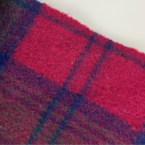 Vintage Begg Of Ayr 100% Wool Scarf Red Green Blue Plaid Fringe Made In Scotland - Picture 8 of 10